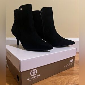NEW Giani Bernini Black Suede Pointed Toe Ankle Booties Size 9
